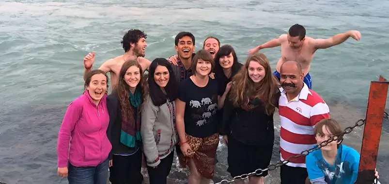 Best Large Car With Driver in India for Family & Group Tours