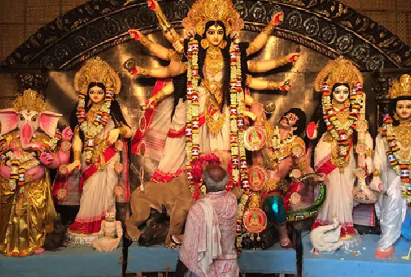 Durga Puja Festival Tour India – Kolkata Cultural Experience