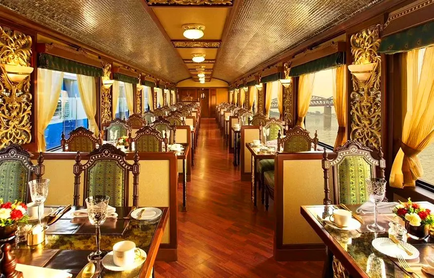 golden chariot luxury train dining in maharaja express