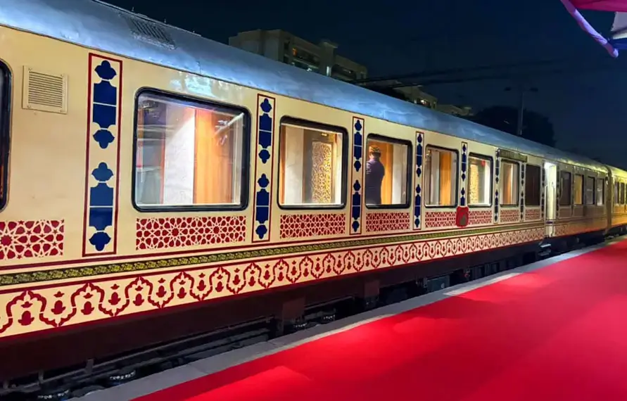 palace on wheels luxury train exterior