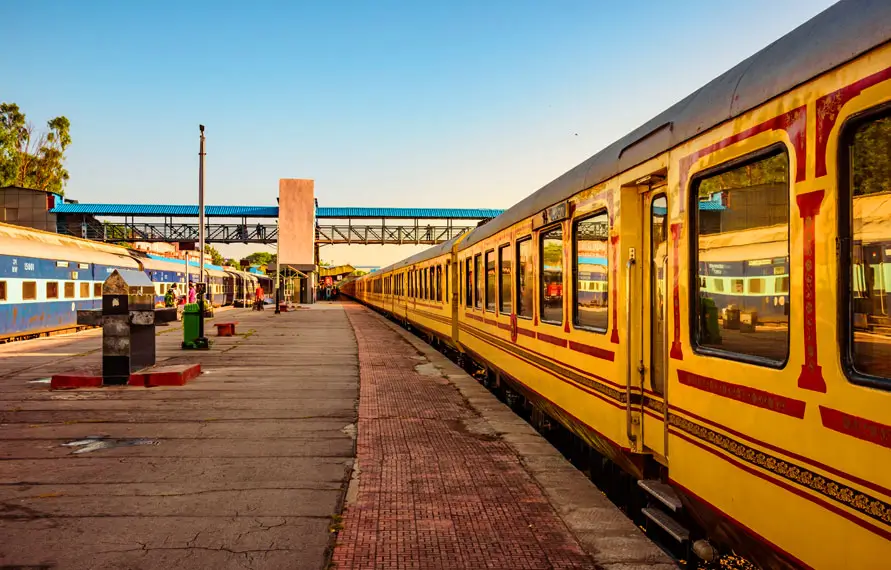 palace on wheels train platform view