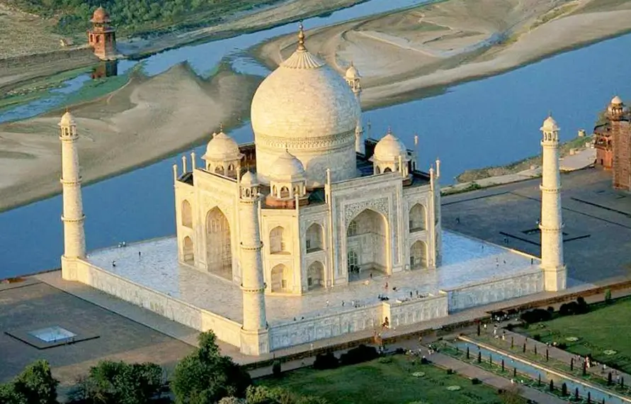 Taj Mahal Sunrise Tour from Delhi by Car