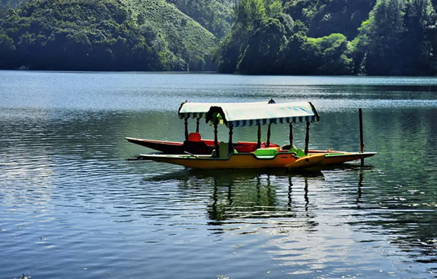 LGBTQ+ Friendly Kerala Backwaters & Houseboat Tour | Gay & Lesbian Kerala Private Tour India