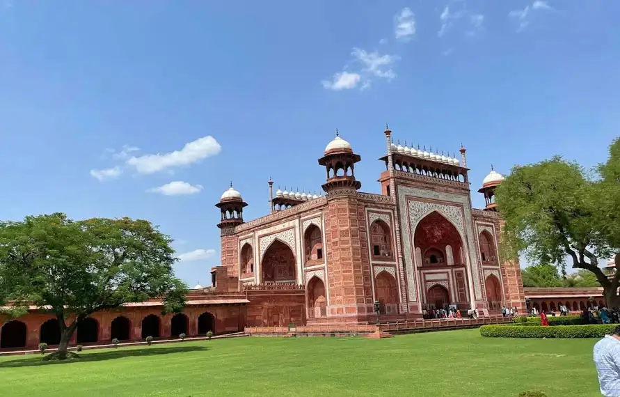 Same Day Taj Mahal & Agra Fort Tour Package