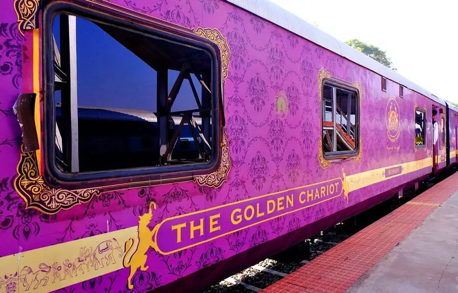 palace on wheels lounge champagne table