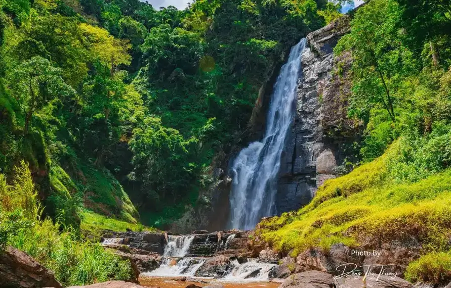 meghalaya-waterfalls-living-root-bridges-tour