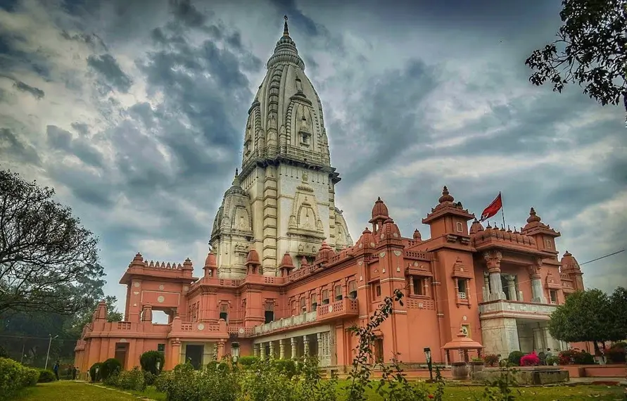 Essence of India with Varanasi, Private Car & Flights Included