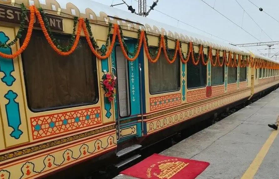 Golden Triangle Tour with Palace on Wheels